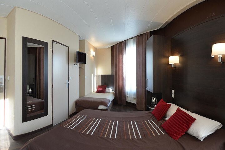 Room 12 of 48