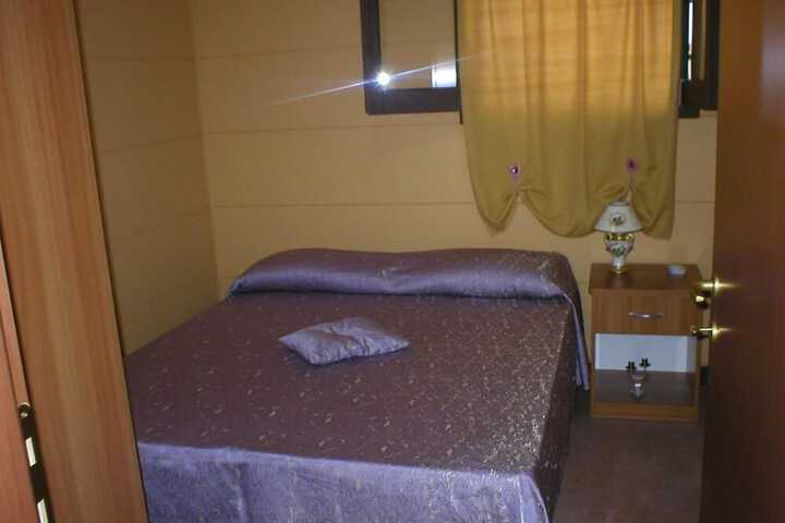 Room 6 of 28