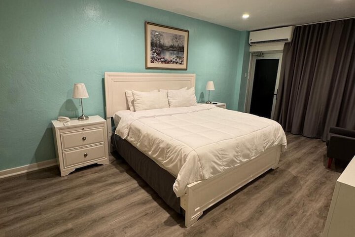 Room 8 of 28