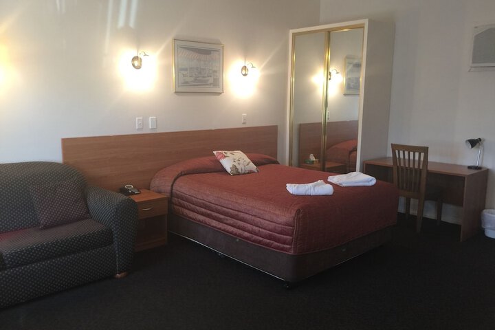Room 3 of 46
