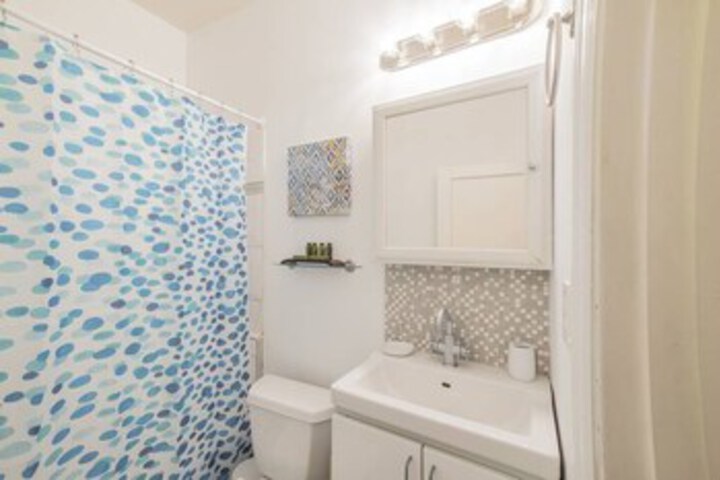 Room 4 of 25