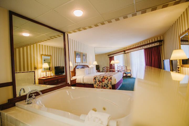1 King Bed (4 of 11)
