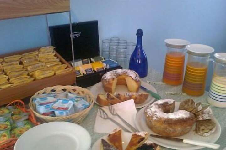 Breakfast/Coffee Service 22 of 28