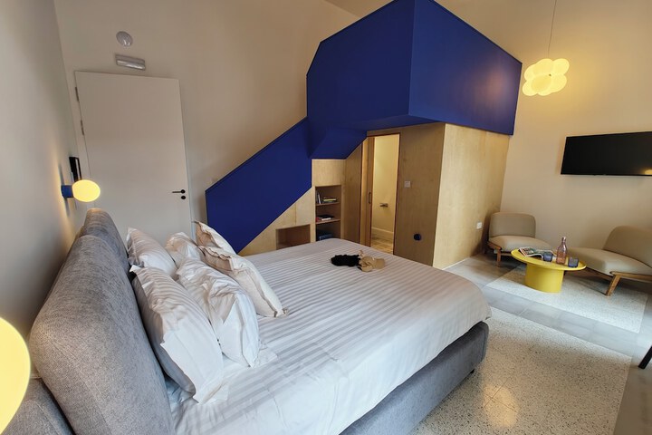 Room 13 of 80
