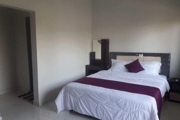 Room 5 of 11