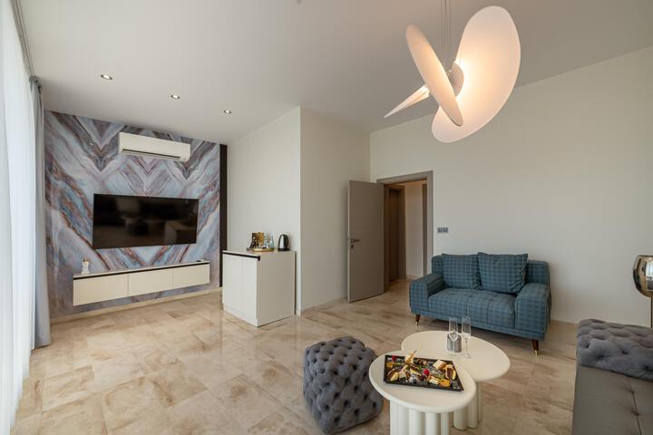 Room 43 of 76