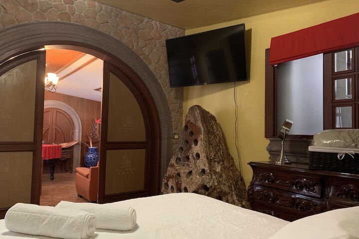 Room 10 of 230