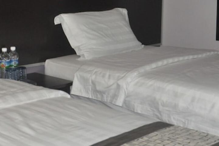 Room 4 of 15