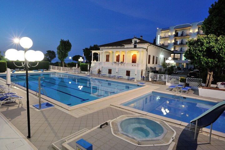 Pool 33 of 56