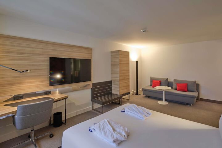Room 37 of 145