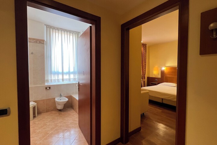 Room 103 of 233