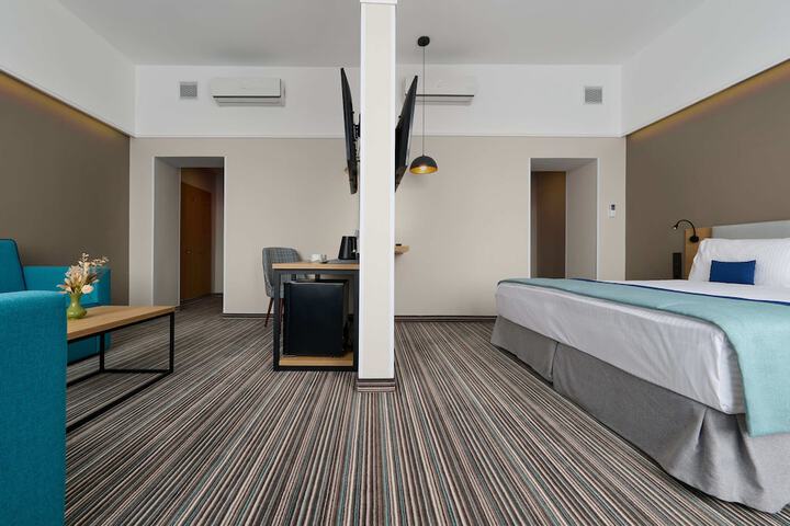 Room 27 of 89