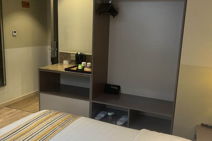 Room 27 of 41