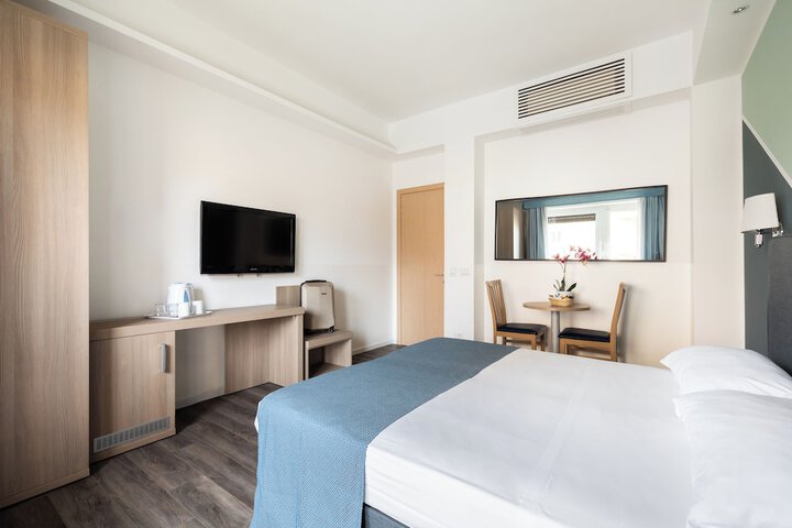 Room 4 of 47