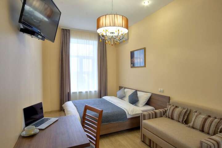 Room 5 of 37