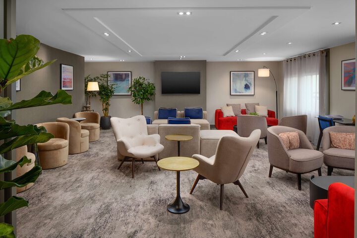 Lounge 111 of 113