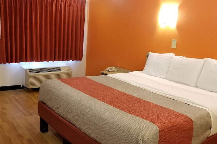 Standard Double Bed (3 of 17)