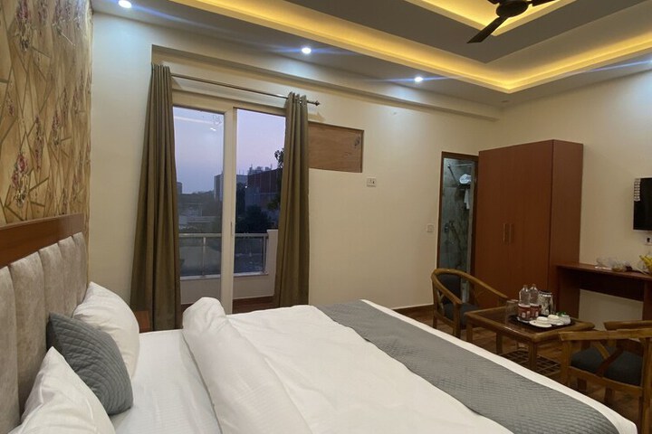 Room 11 of 30