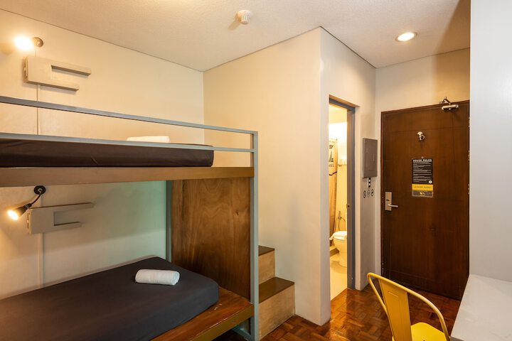 Room 30 of 65