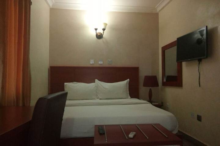 Room 6 of 22
