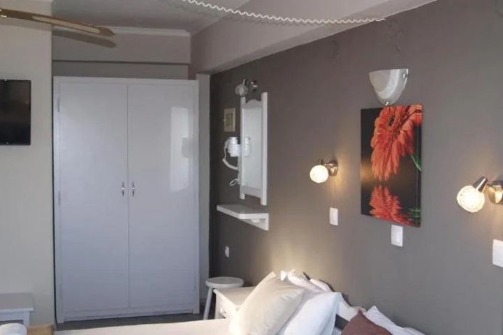 Room 5 of 11