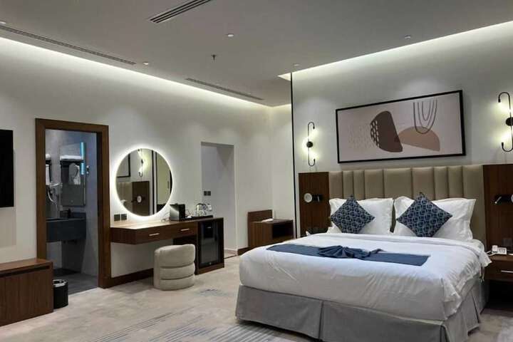 Room 9 of 38