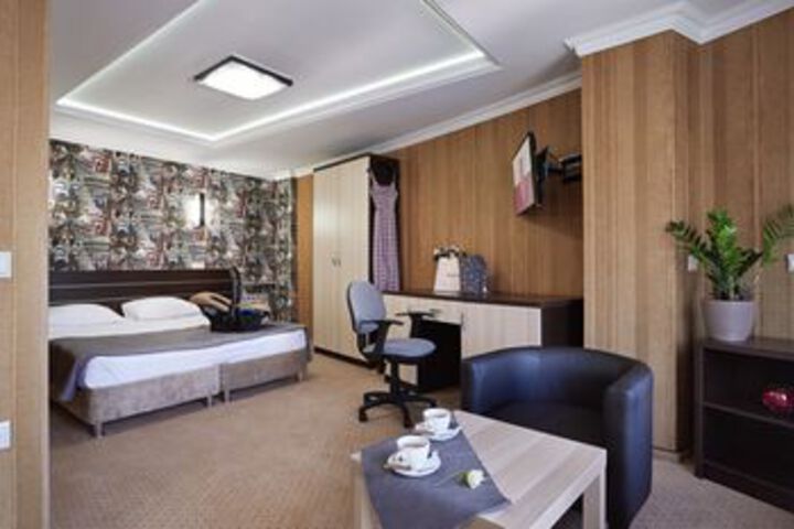 Room 19 of 34
