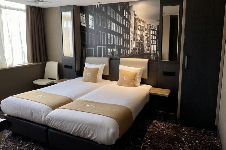 Room 8 of 48