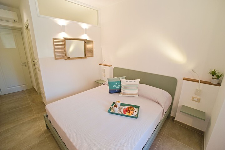 Room 6 of 13