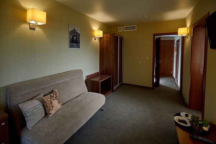 Room 42 of 77