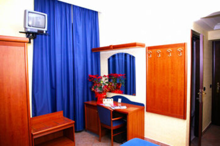 Room 17 of 25