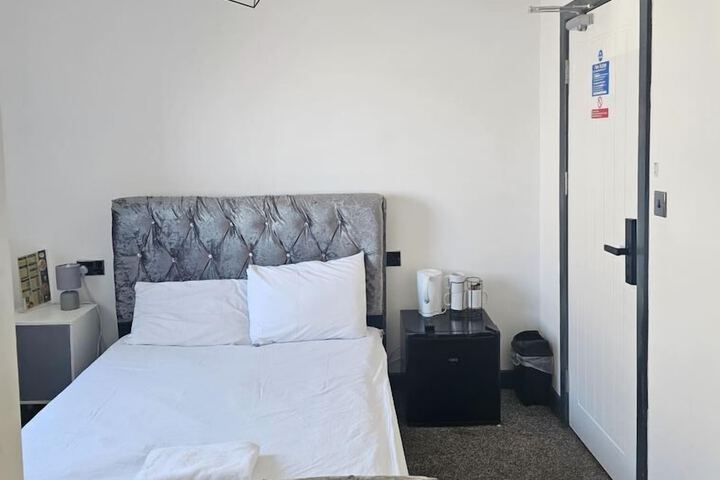 Room 53 of 80