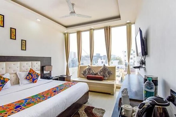 Room 4 of 9