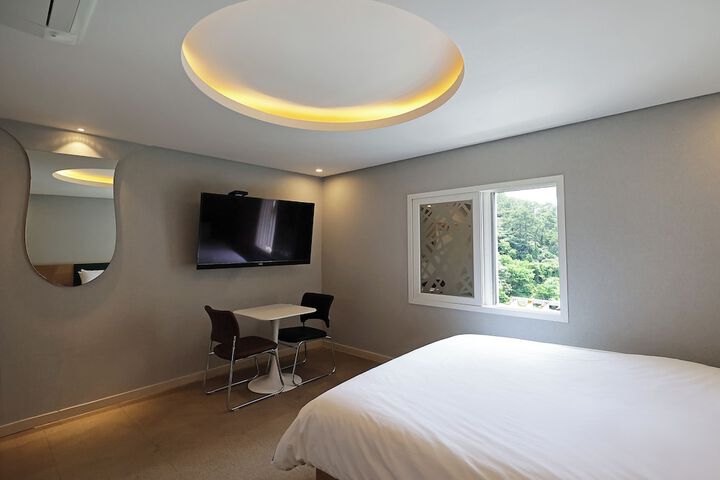 Room 15 of 44