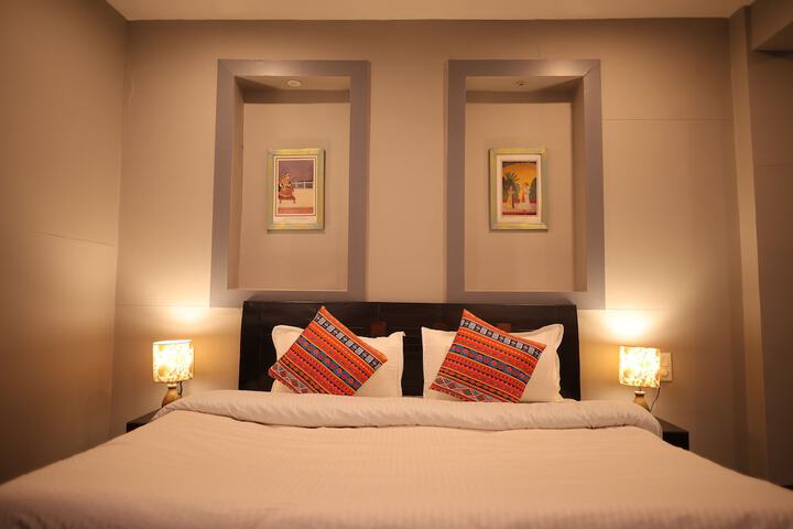 Room 12 of 76