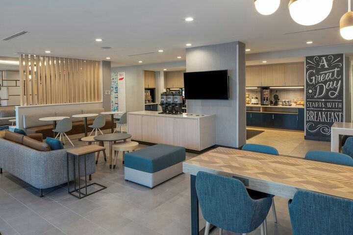 Breakfast/Coffee Service 24 of 26