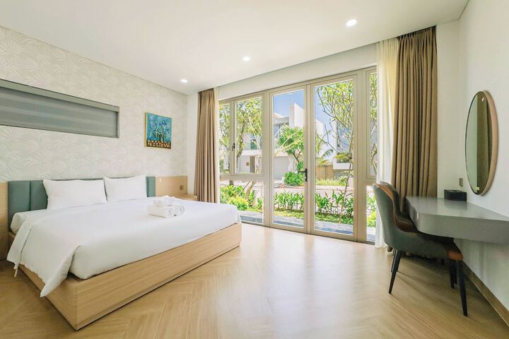 Room 32 of 168
