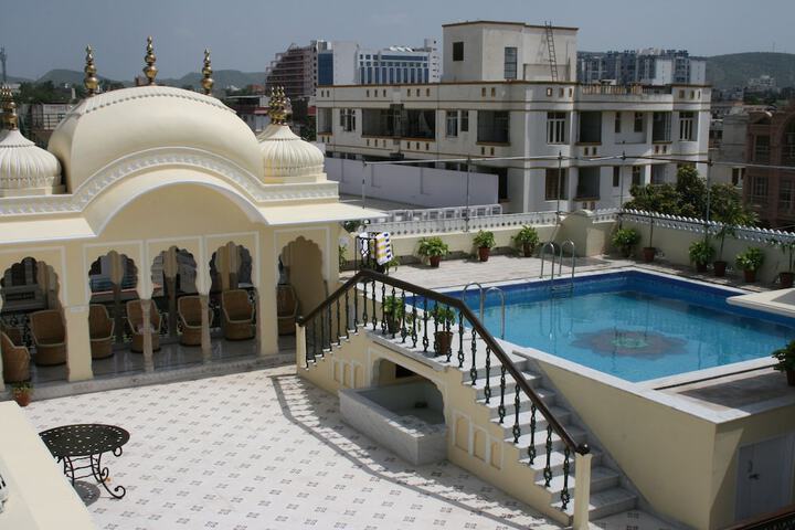 Hotel with Pool