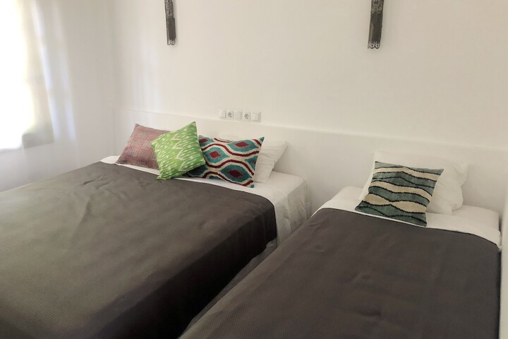 Room 6 of 90