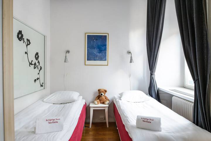 Room 4 of 32