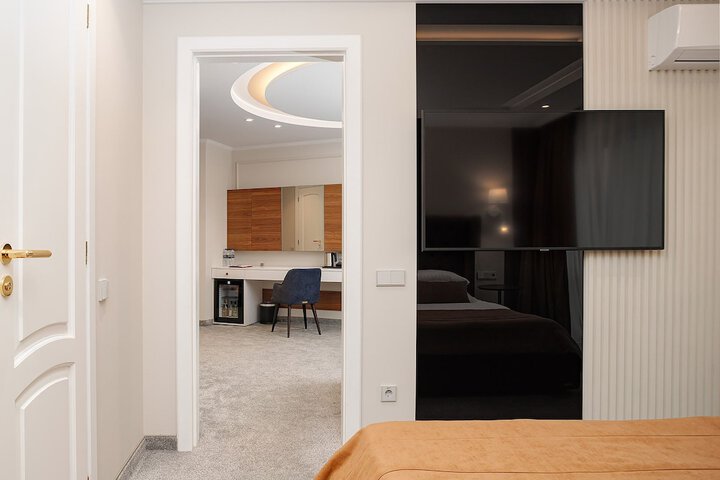 Room 21 of 36