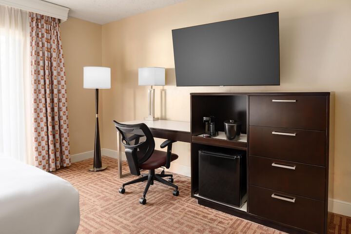 Room 6 of 28