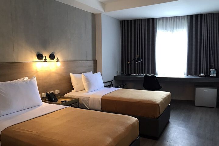 Room 8 of 31