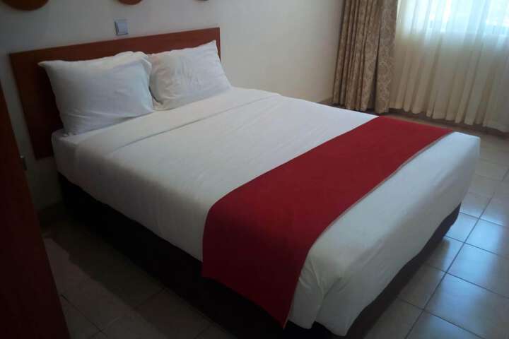 Room 13 of 36