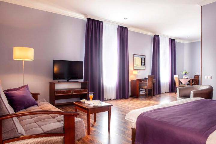 Room 14 of 115
