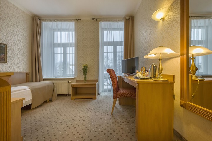 Room 7 of 69