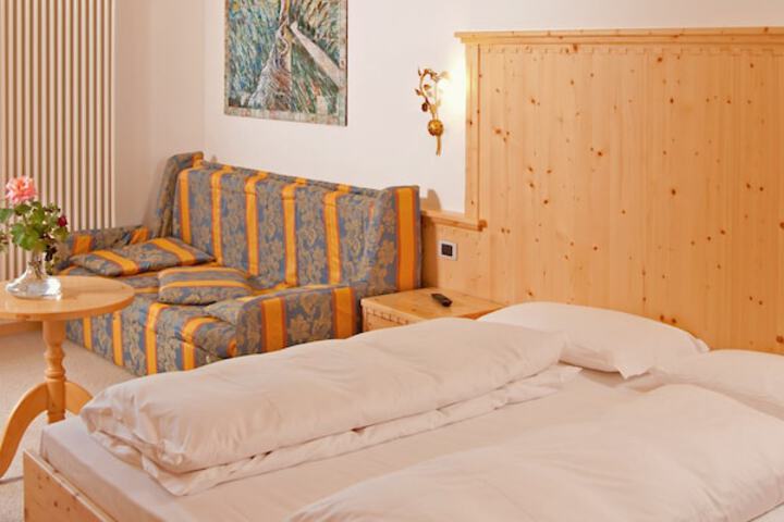 Room 10 of 29
