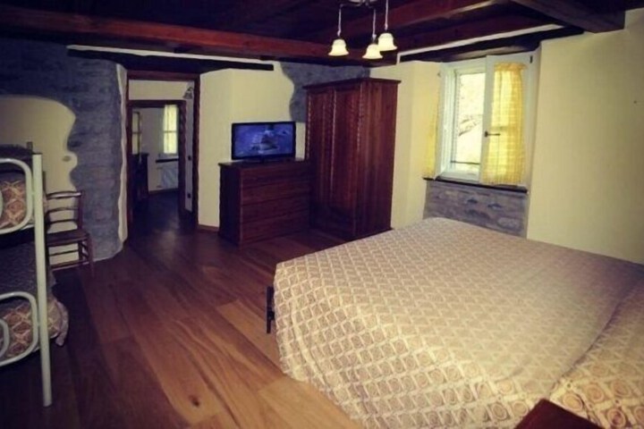 Room 10 of 31