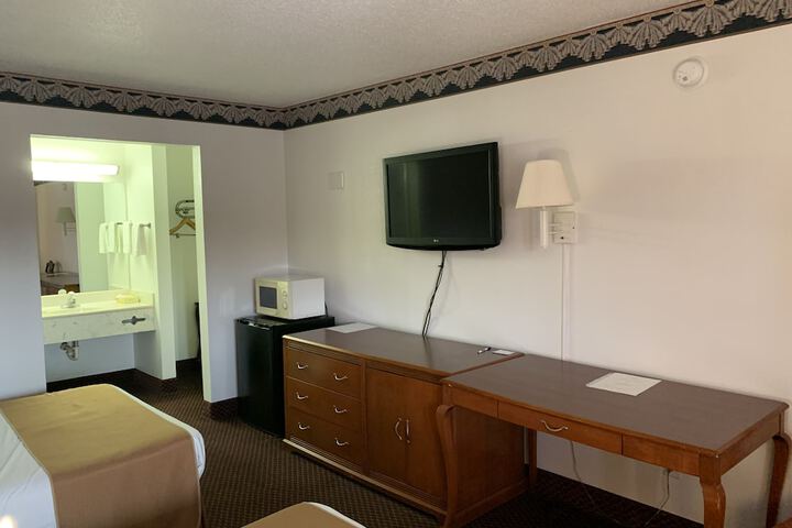 2 Double Beds (8 of 11)