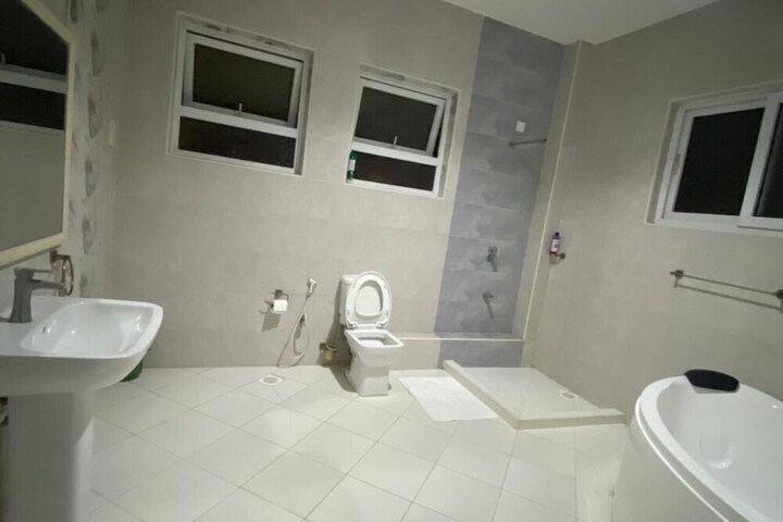 Room 153 of 190